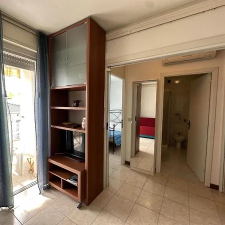 Flat With Side Sea View Just Steps From The Lägenhet *