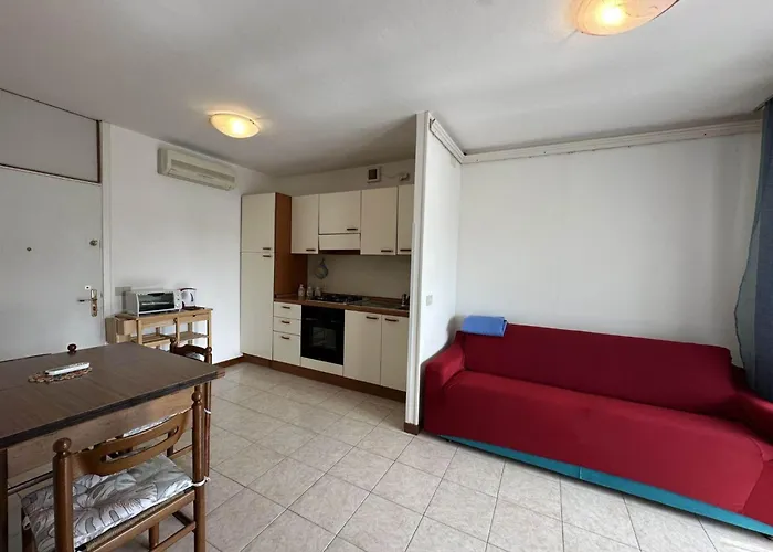 Flat With Side Sea View Just Steps From The Μπιμπιόνε