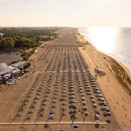 Flat With Side Sea View Just Steps From The Apartment Bibione