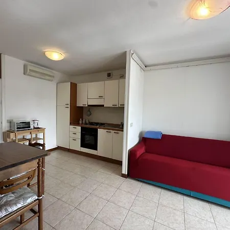 Flat With Side Sea View Just Steps From The Bibione